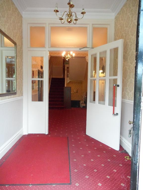 Glen Usk Hotel Llandrindod Wells Exterior photo